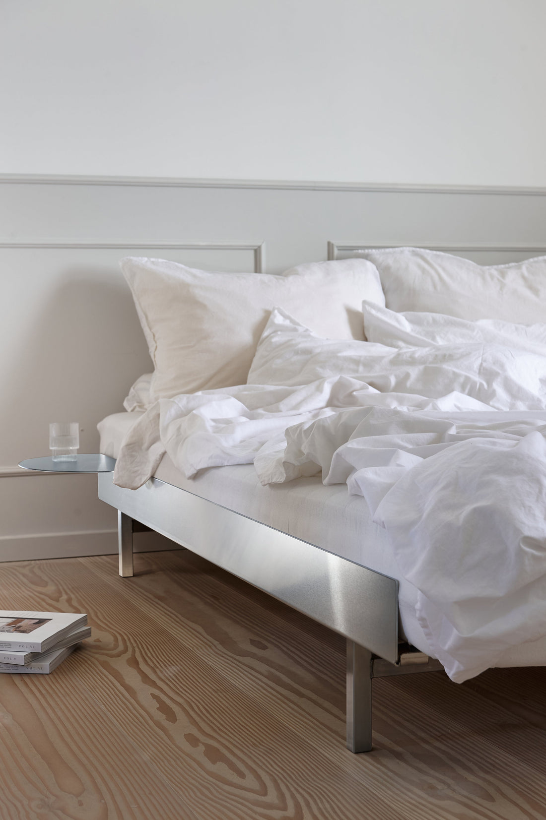 Moebe Bed 90cm – Stainless Steel