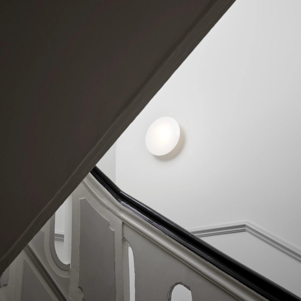 AJ Eklipta Wall Lamp – Louis Poulsen – view 5