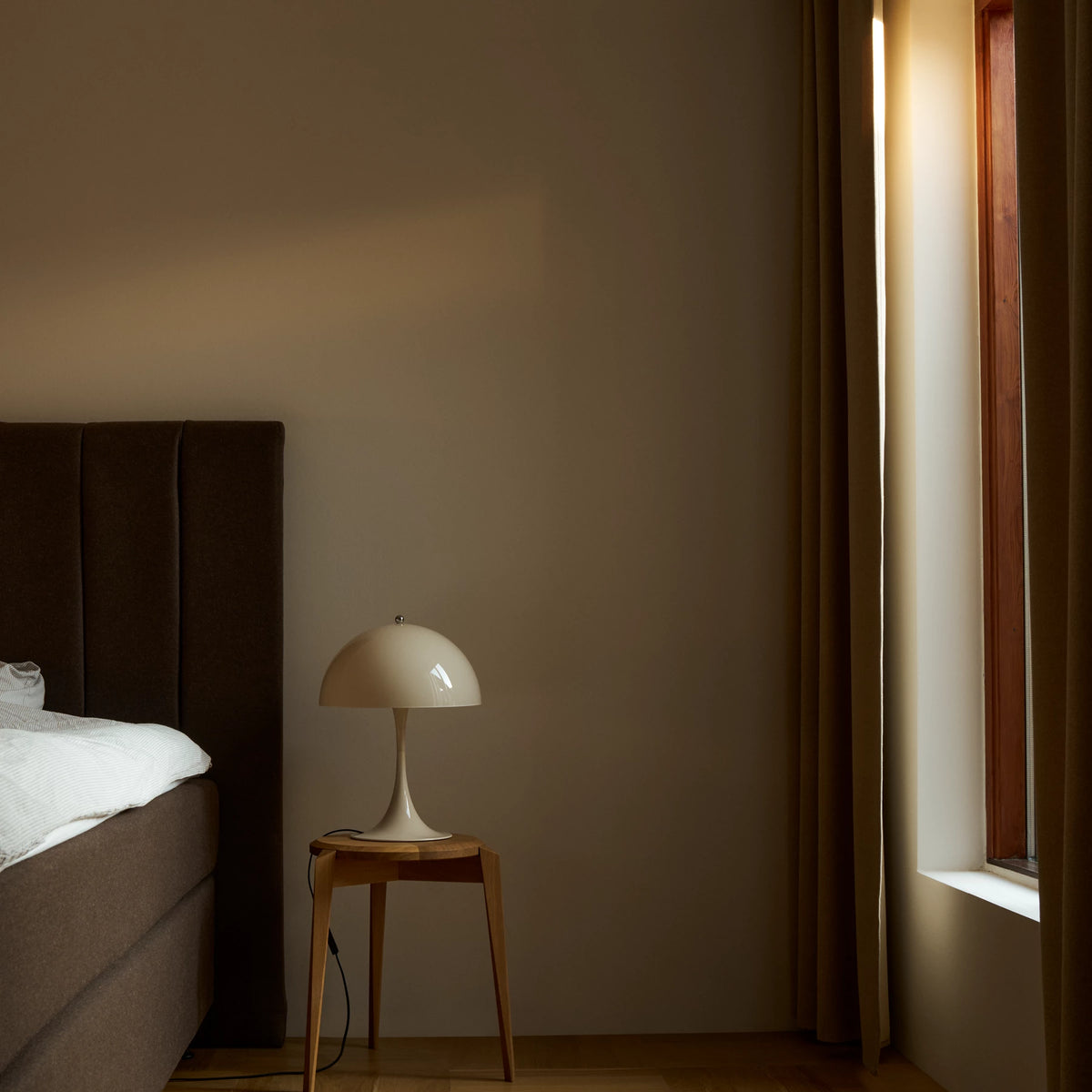 Panthella 320 Table Lamp – Louis Poulsen – view 3