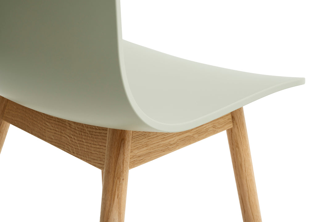 About A Chair AAC 12