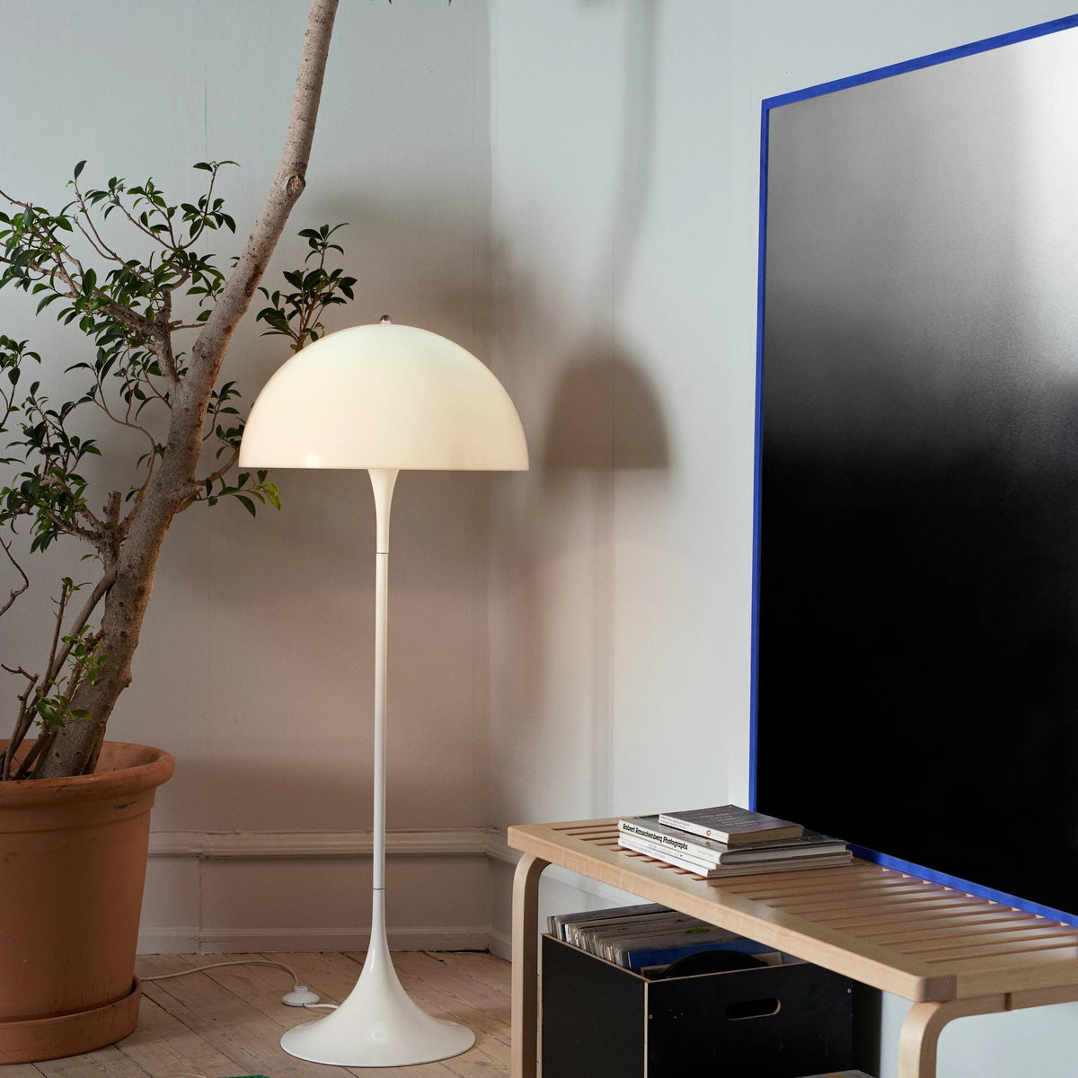 Panthella Floor Lamp V2 – Louis Poulsen – view 6