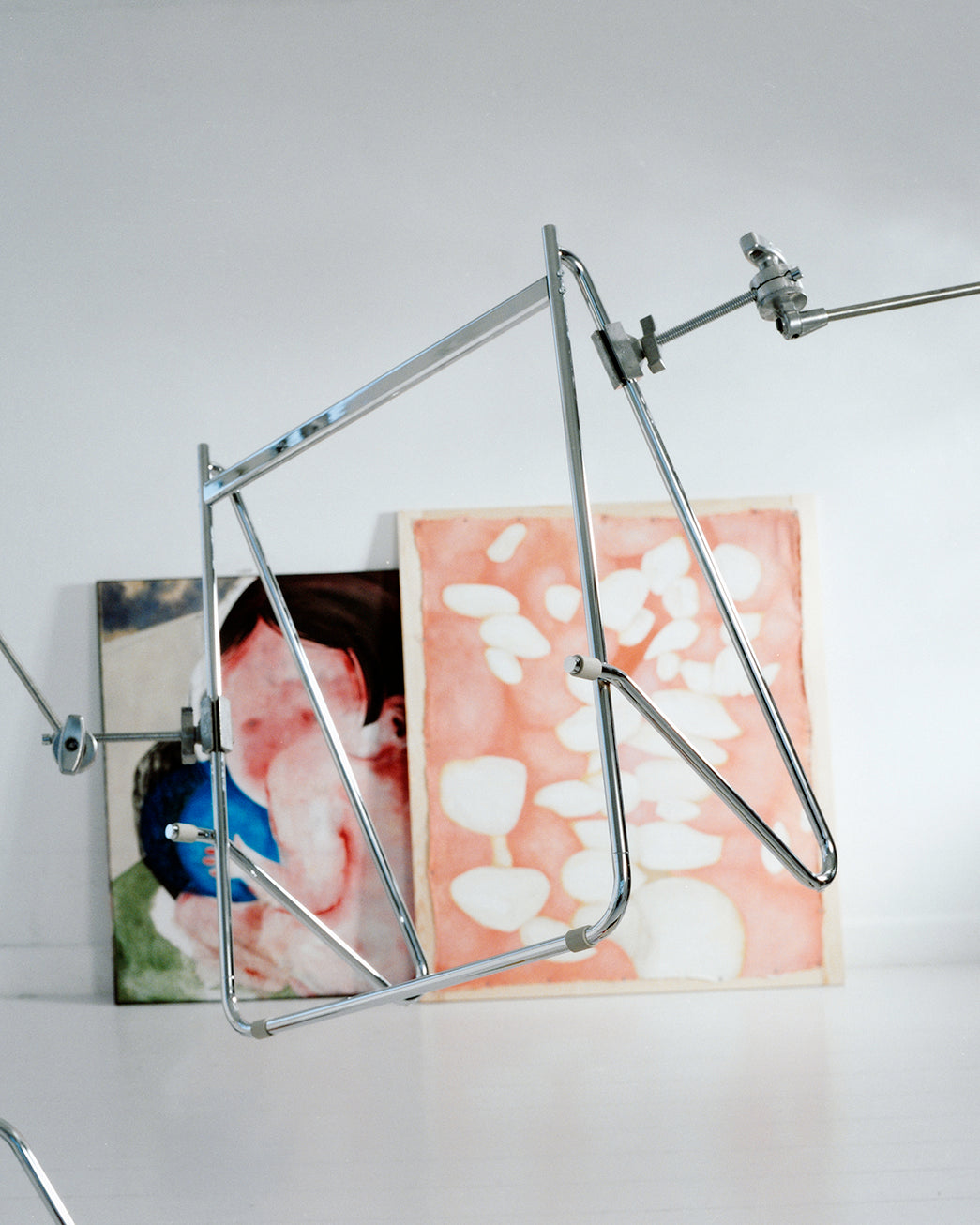 Bloom TV-Ständer - Chrom – Pedestal – Ansicht 4