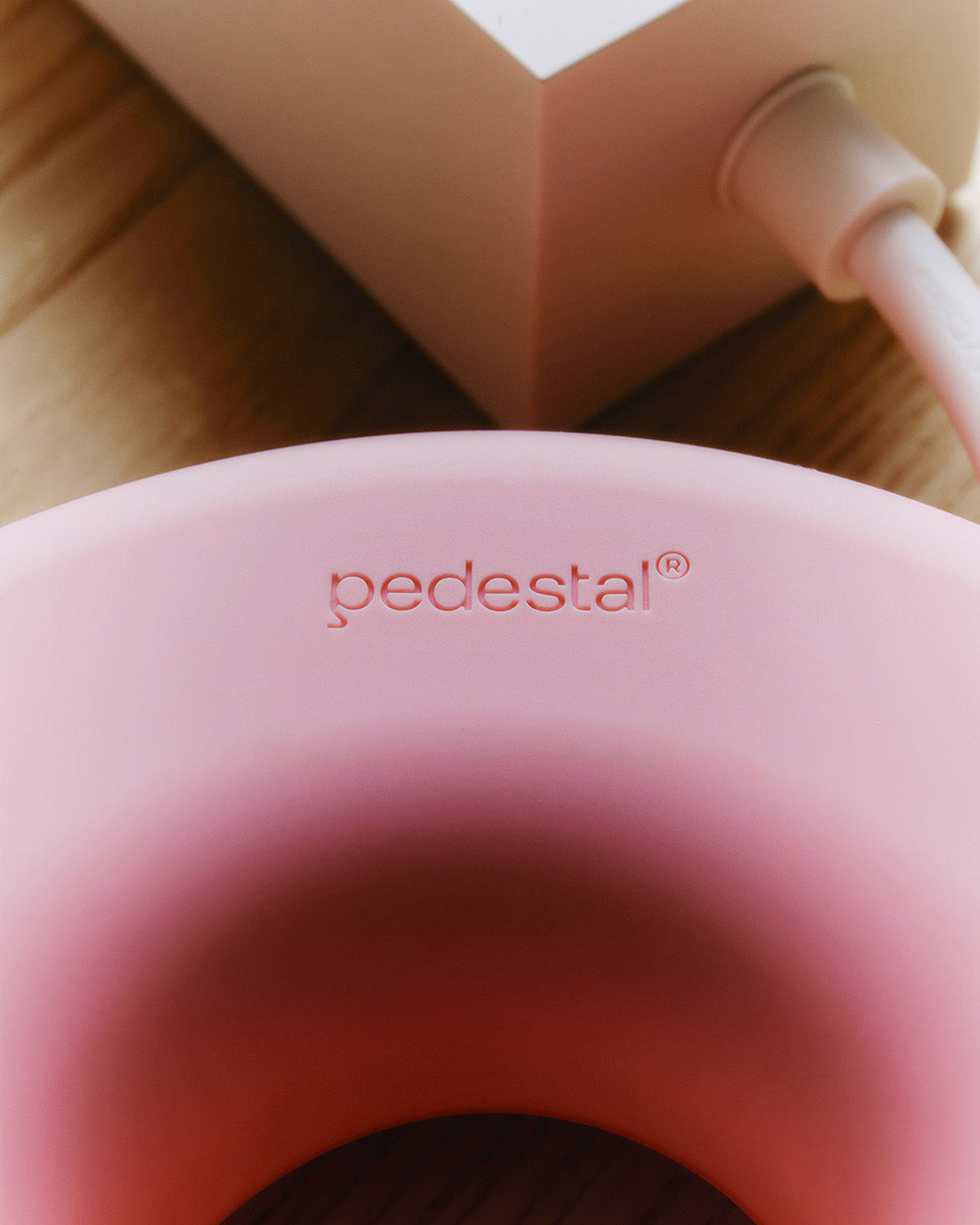 Cable Bagel - Bubble Gum – Pedestal – view 4