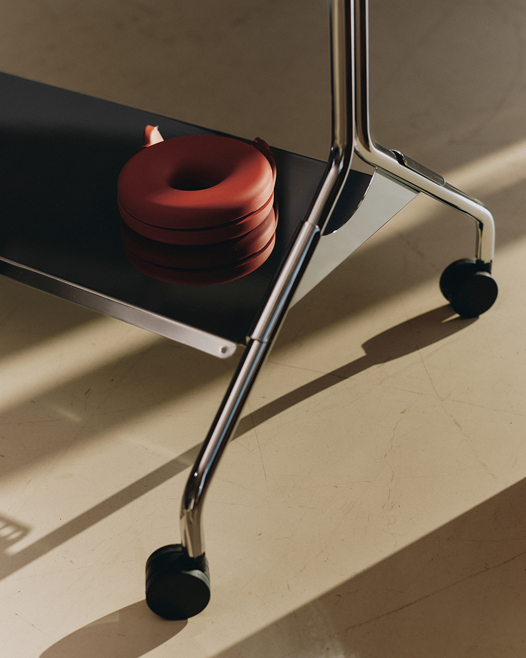 Cable Bagel - Burnin' Red – Pedestal – view 4