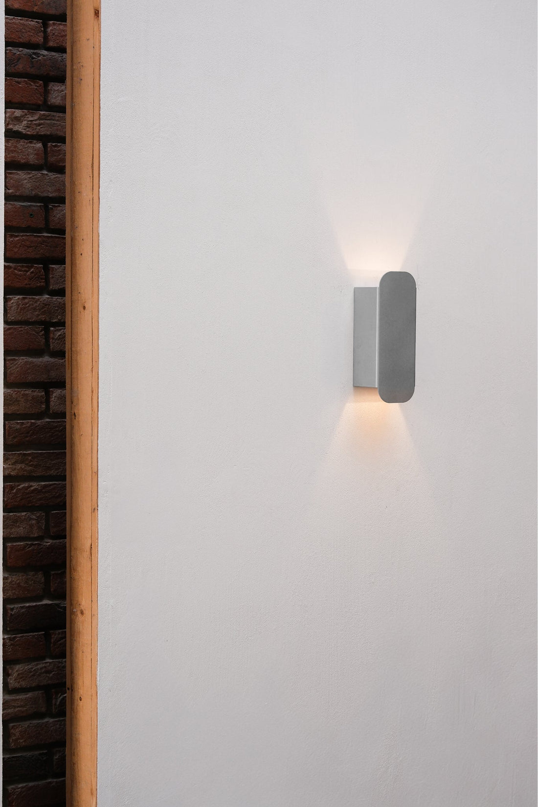 1.0 Single - Wall Lamp