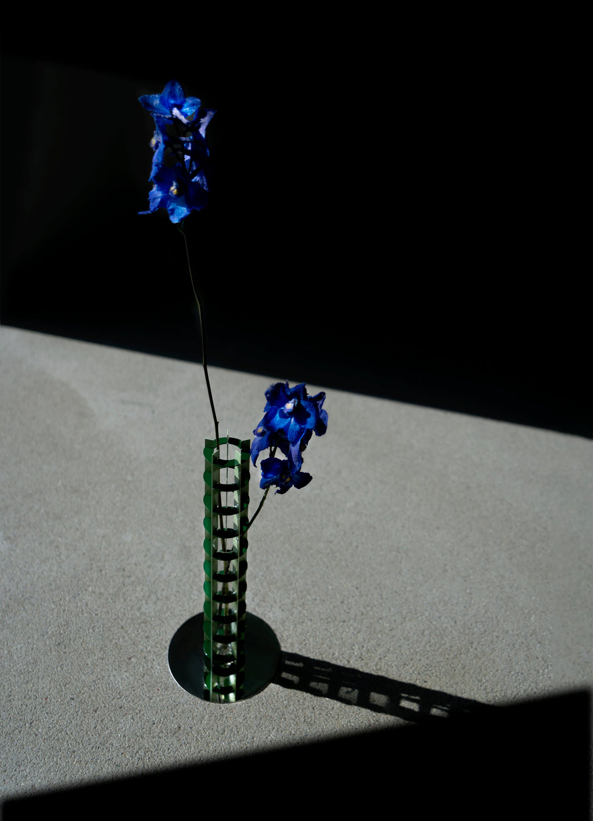 Gravity – Candleholder Vase – Grand Palais – Fundamental Berlin – view 3