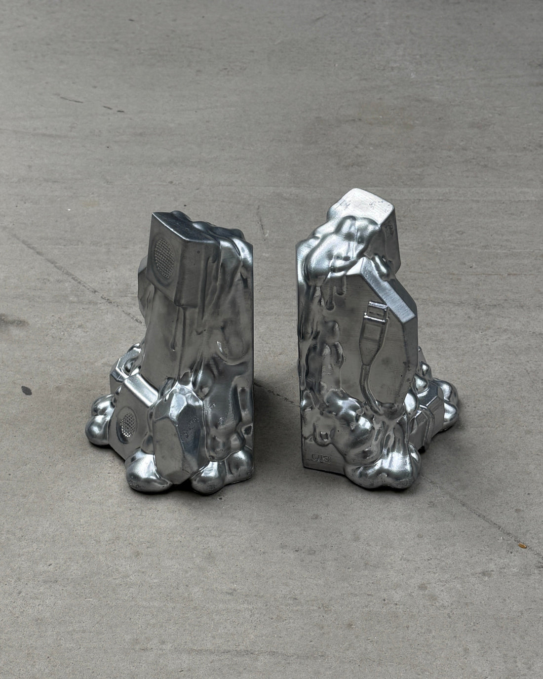 Metallic Small Pile Book-End