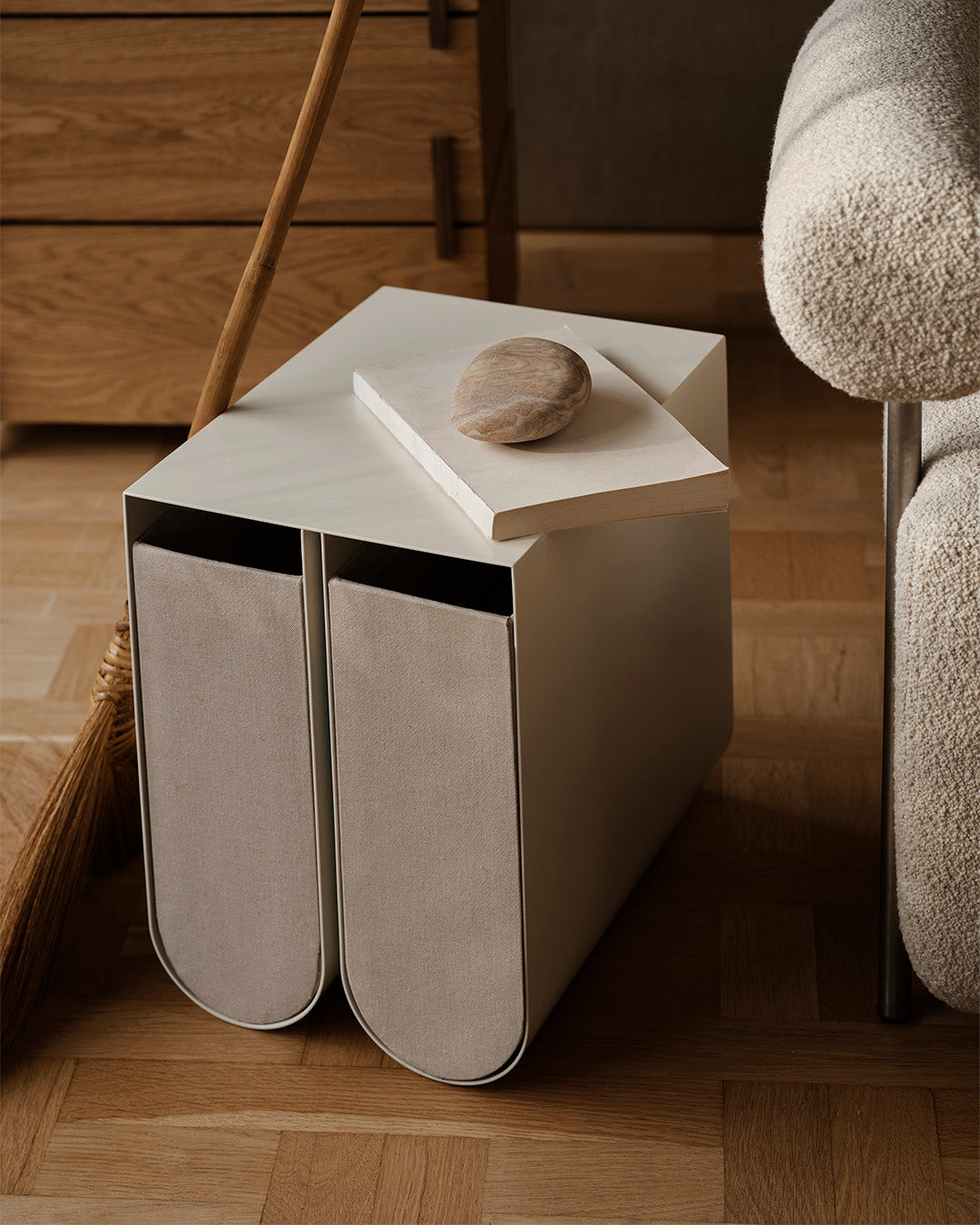 Curved Box S Black – Kristina Dam Studio – view 3