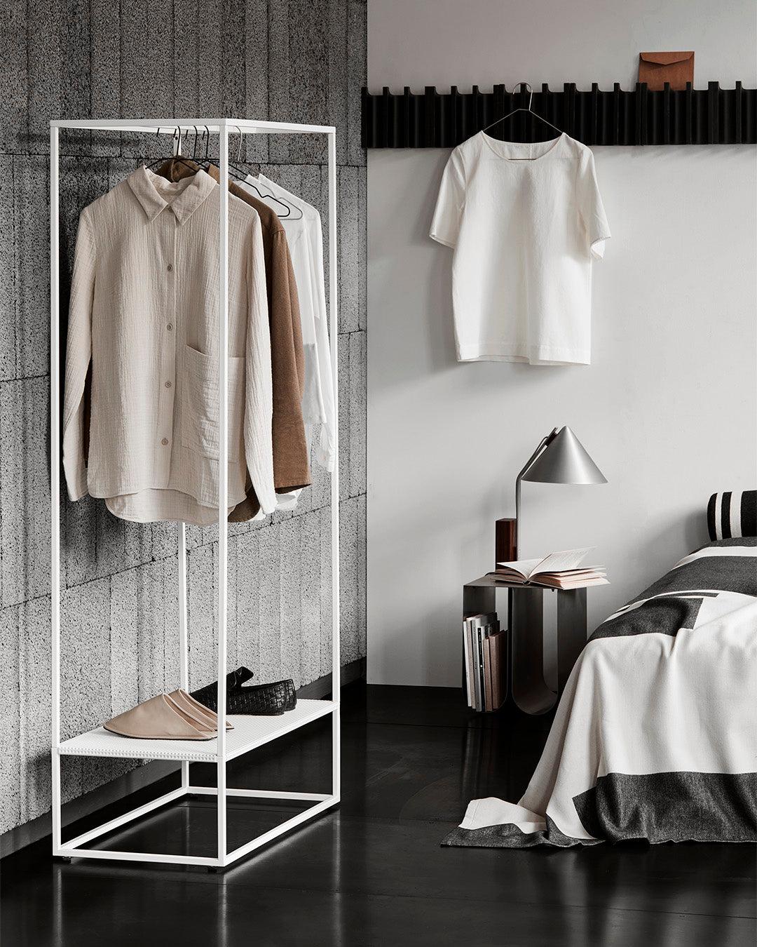 Grid Garderobenständer Beige – Kristina Dam Studio – Ansicht 3