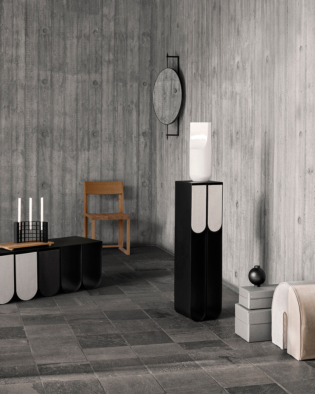 Curved Pedestal Black – Kristina Dam Studio – view 3