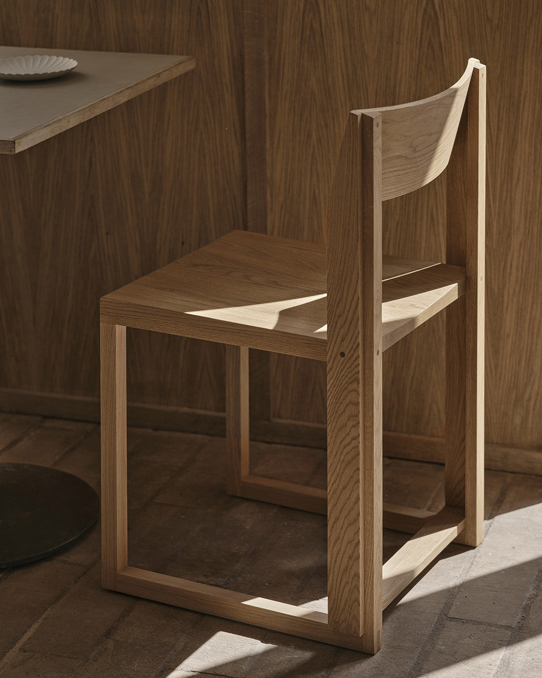 Outline Dining Chair – Warm Oak