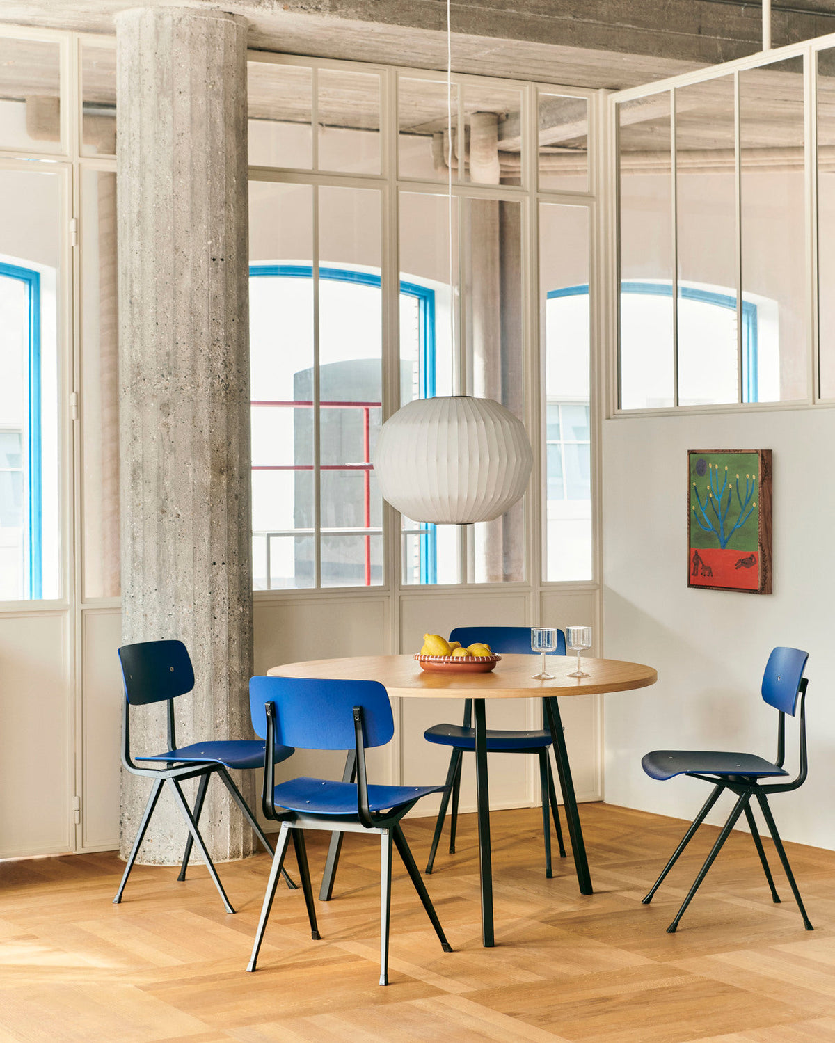Loop Stand Round Table – HAY – view 4