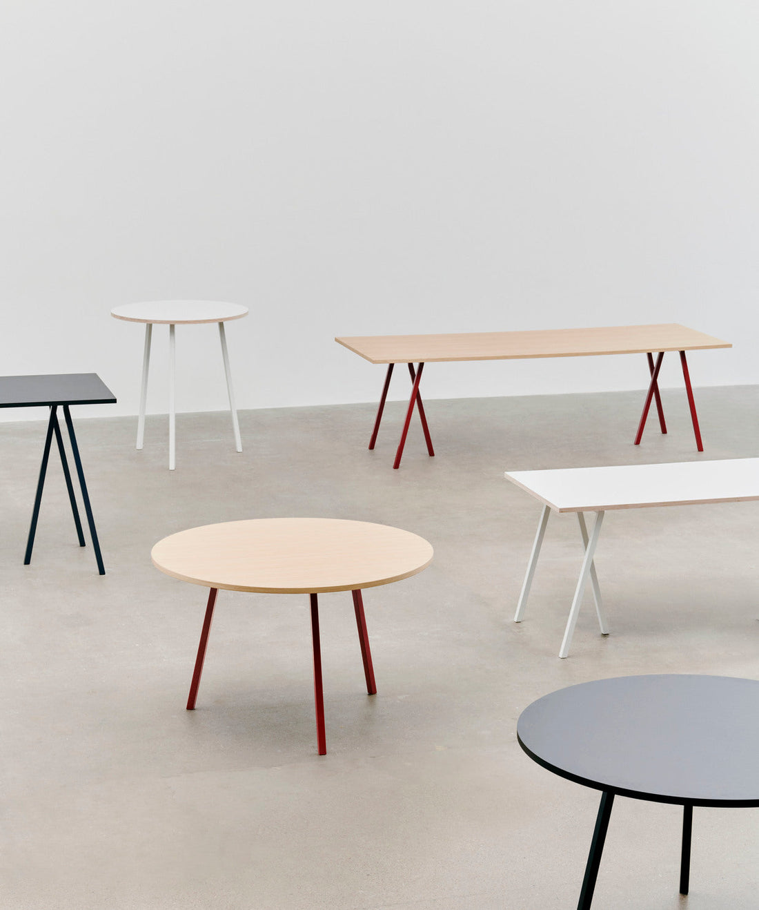 Loop Stand Round Table