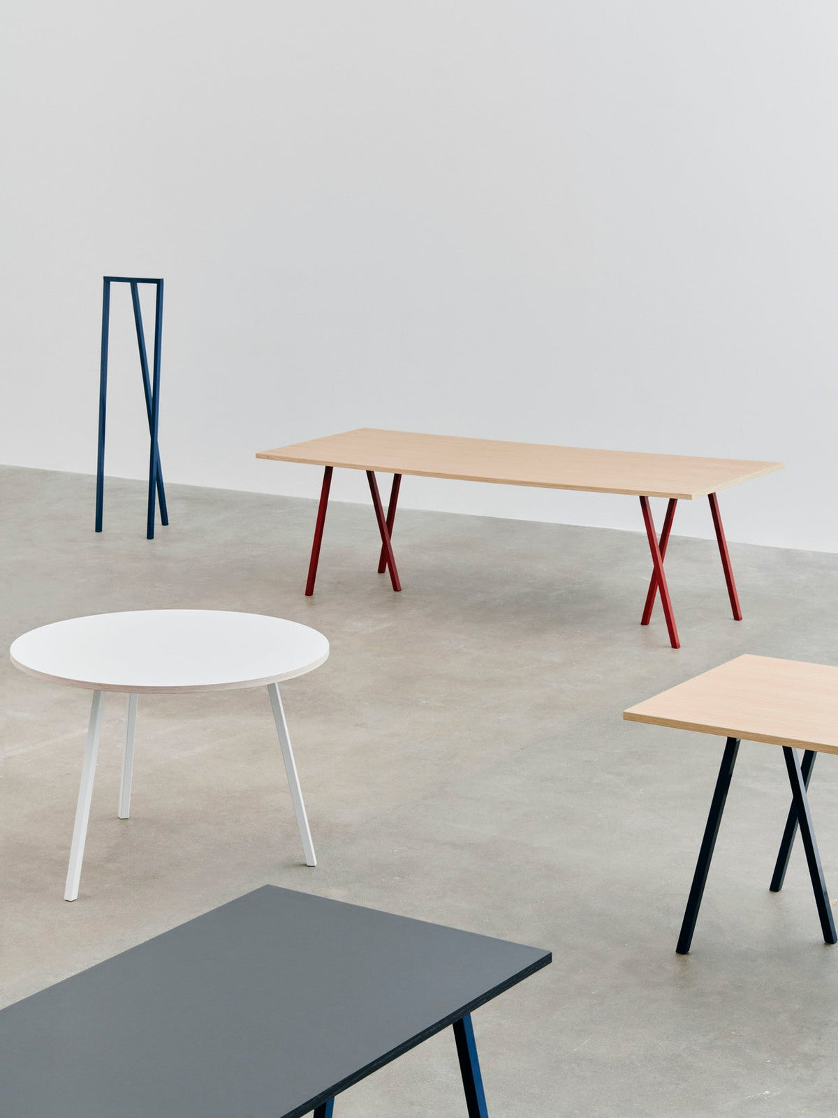 Loop Stand Table – HAY – view 5