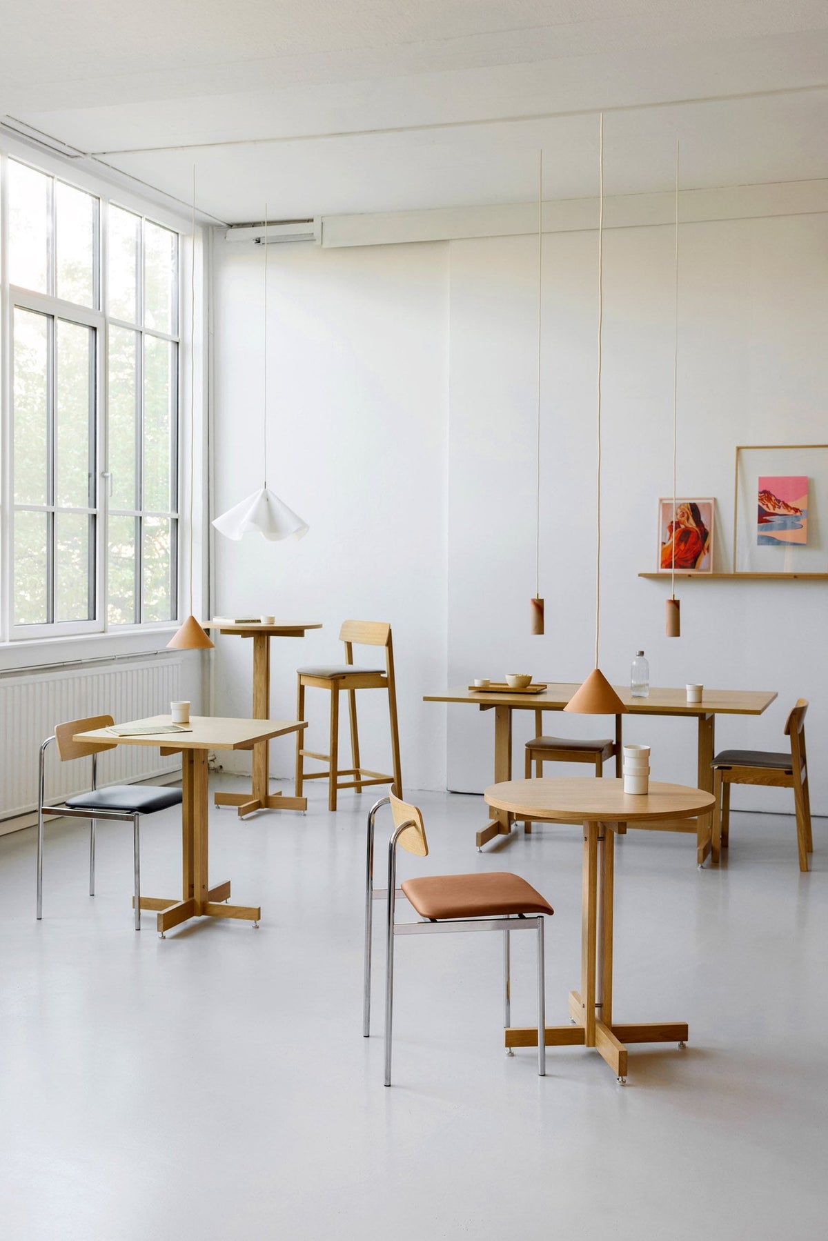 KUMU Café Table – Round - Dining Table - MOEBE