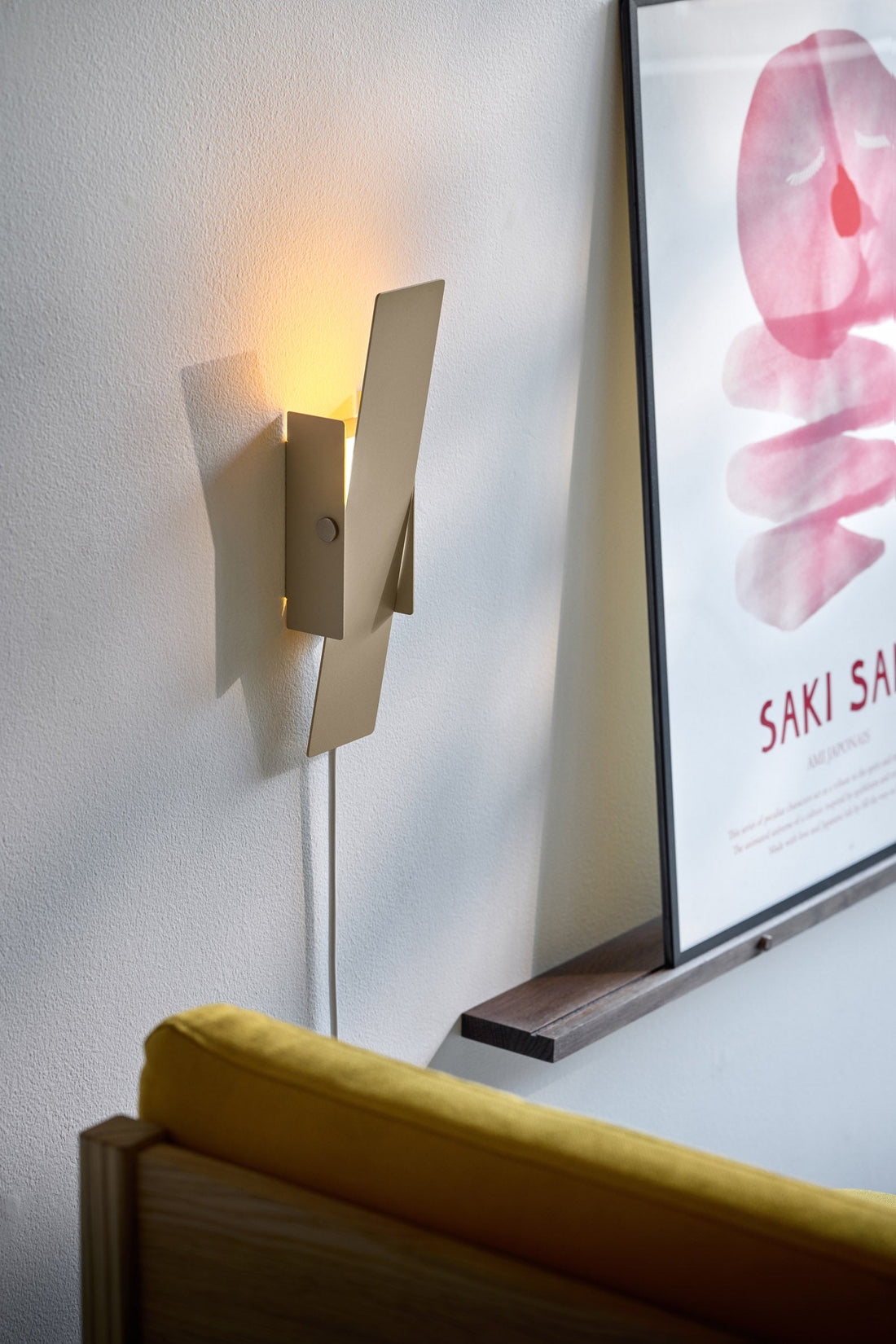 Pivoting Wall Lamp