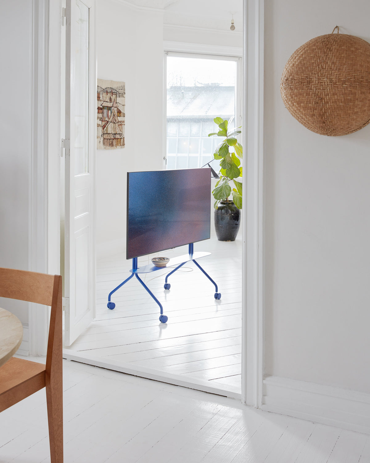 Moon TV-Stand - Ultra Marine – Pedestal – view 6
