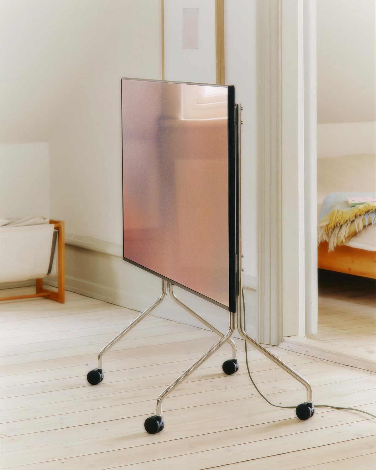 Moon TV-Stand - Chrome – Pedestal – view 8