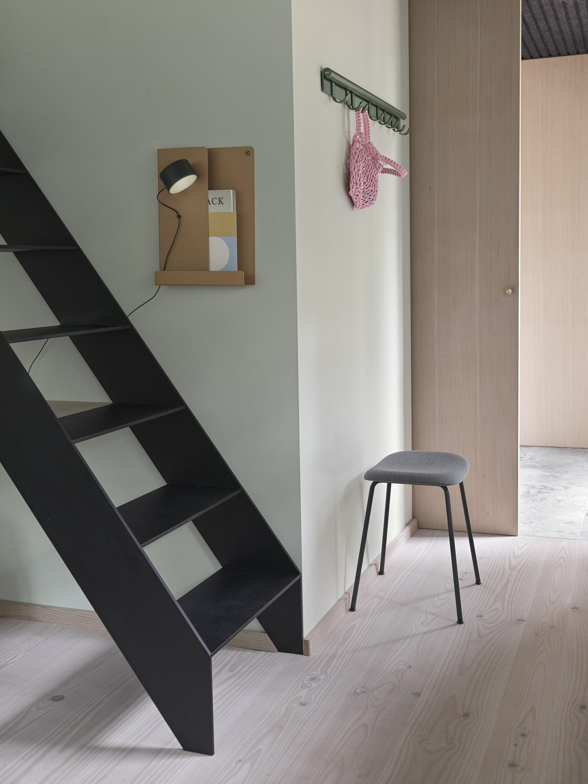 Coil Coat Rack - Coat Rack - Muuto