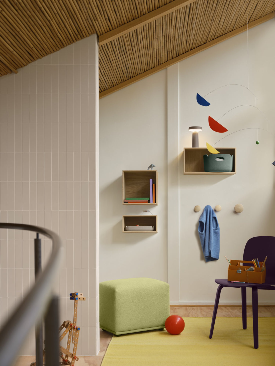 Dots Wood - Coat Rack - Muuto