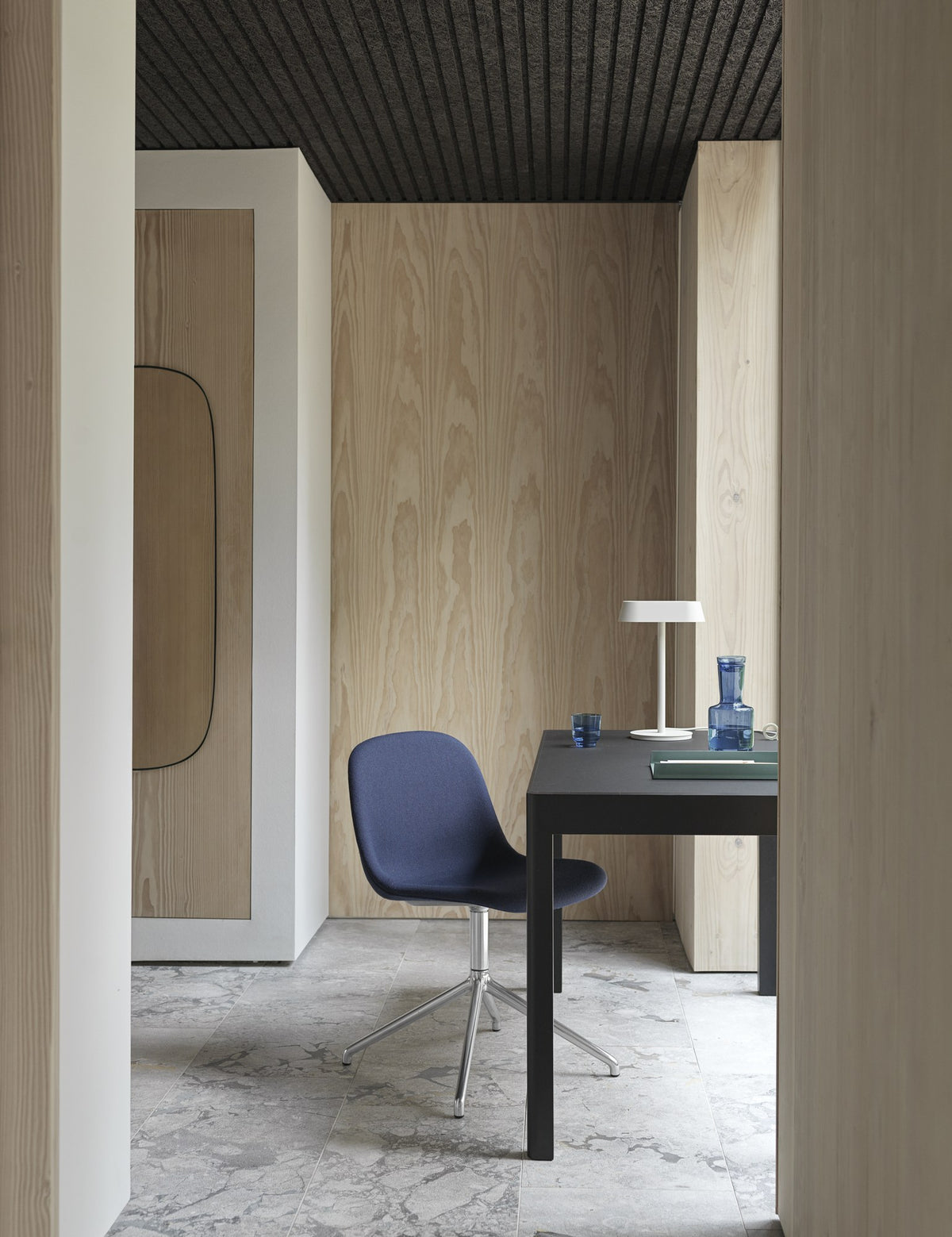 Linear Table Lamp - Table Lights - Muuto