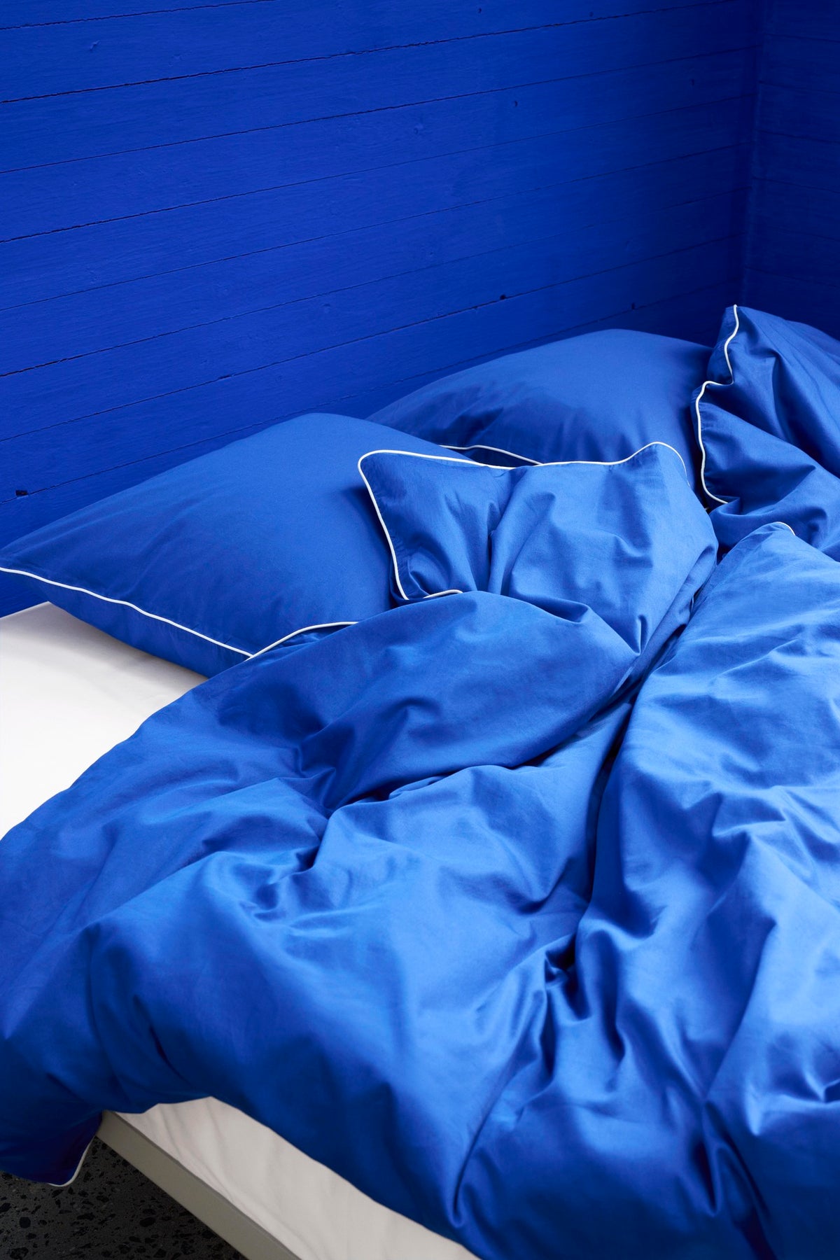 Outline Duvet Cover - Vivid Blue – HAY – view 5