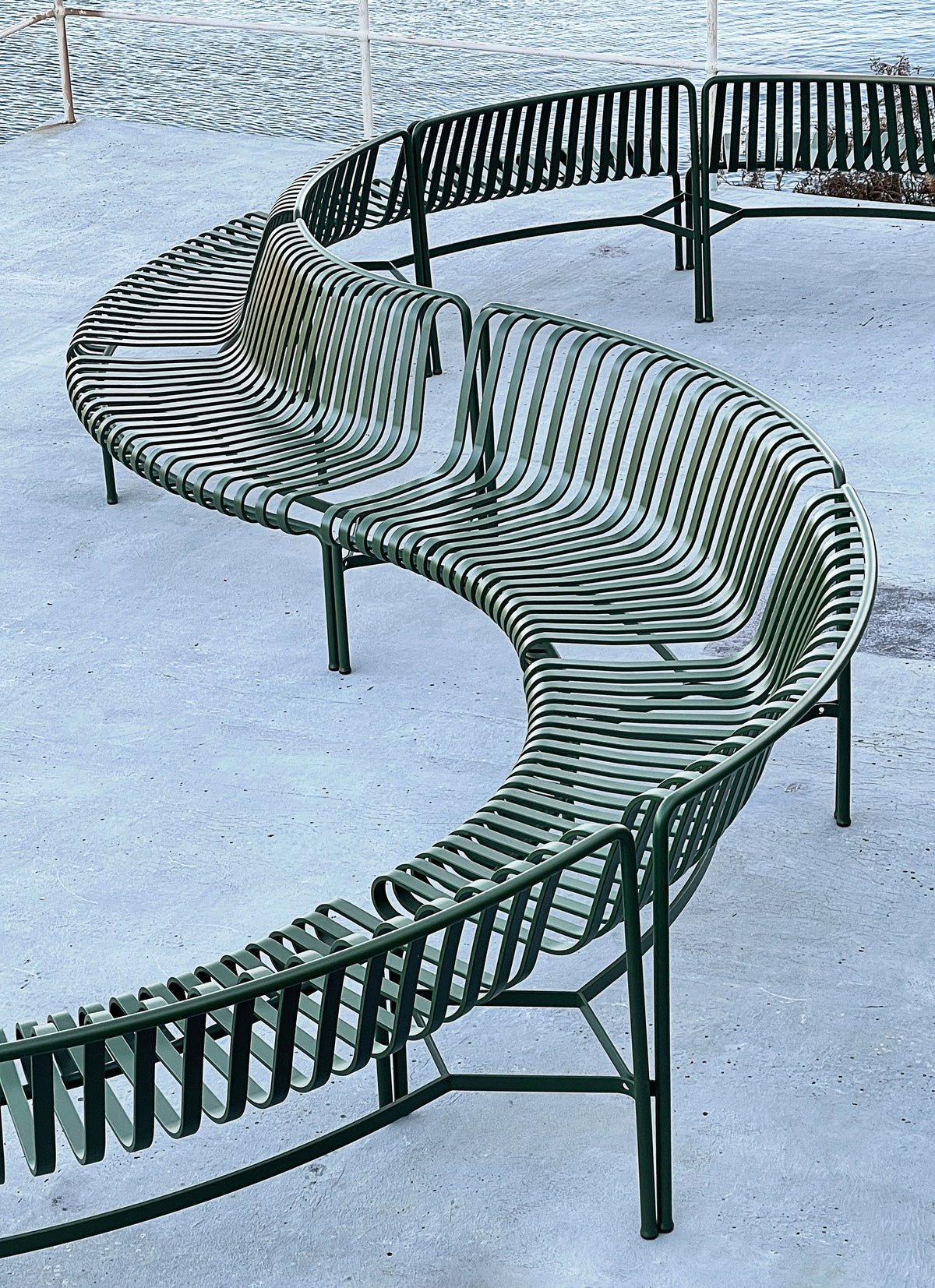 Palissade Park Dining Bench – HAY – view 4