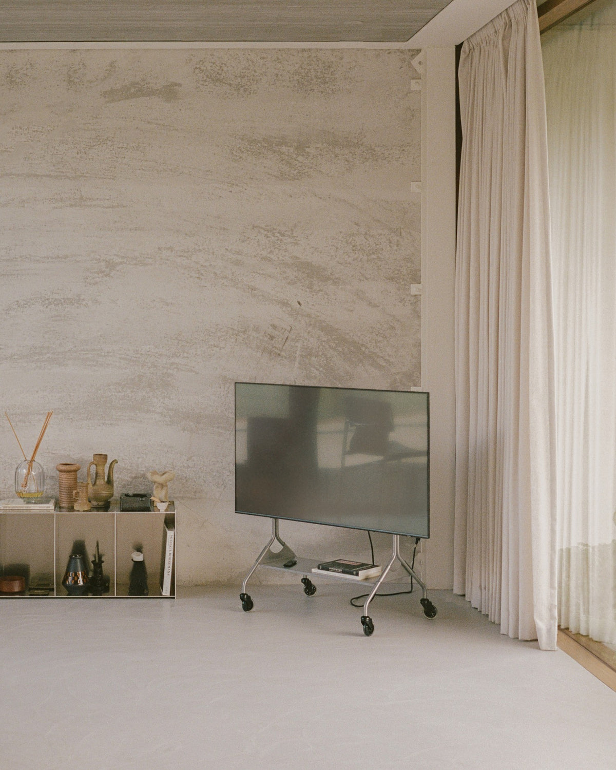 Moon RAW TV-Stand – industrial x Pedestal – view 15