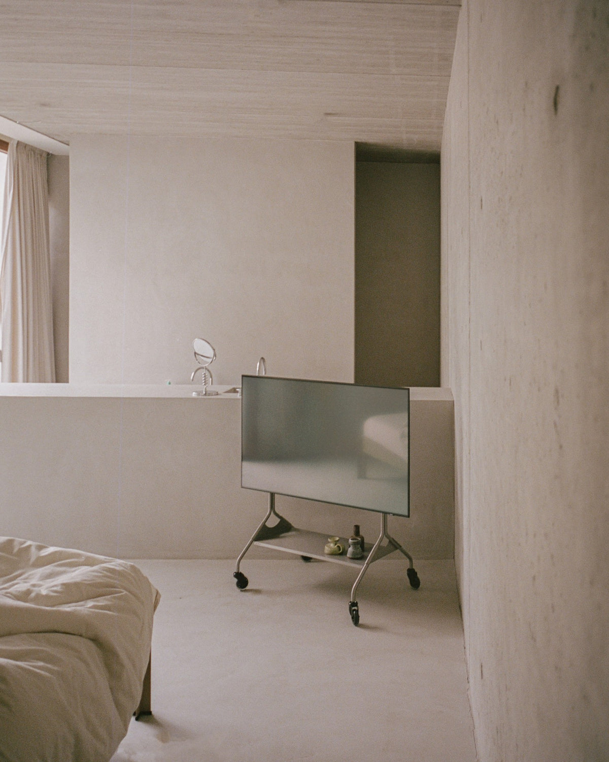 Moon RAW TV-Stand – industrial x Pedestal – view 14