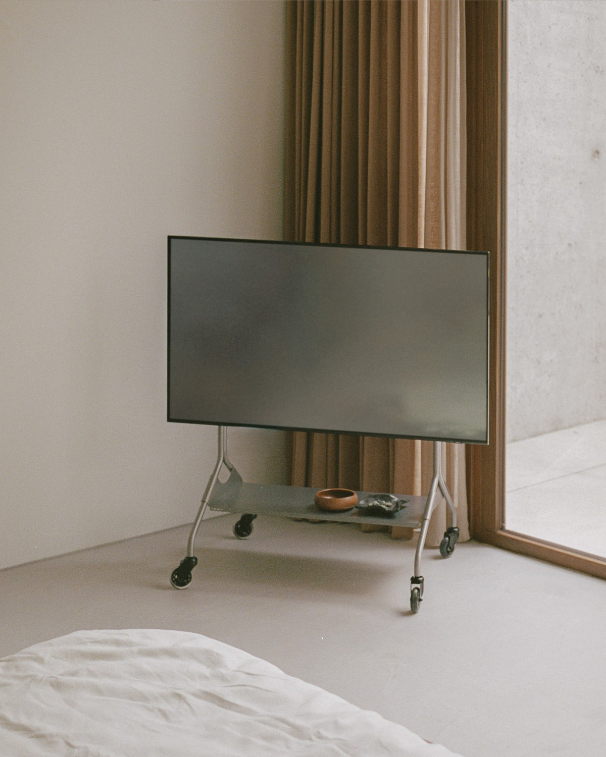 Moon RAW TV-Stand – industrial x Pedestal – view 12
