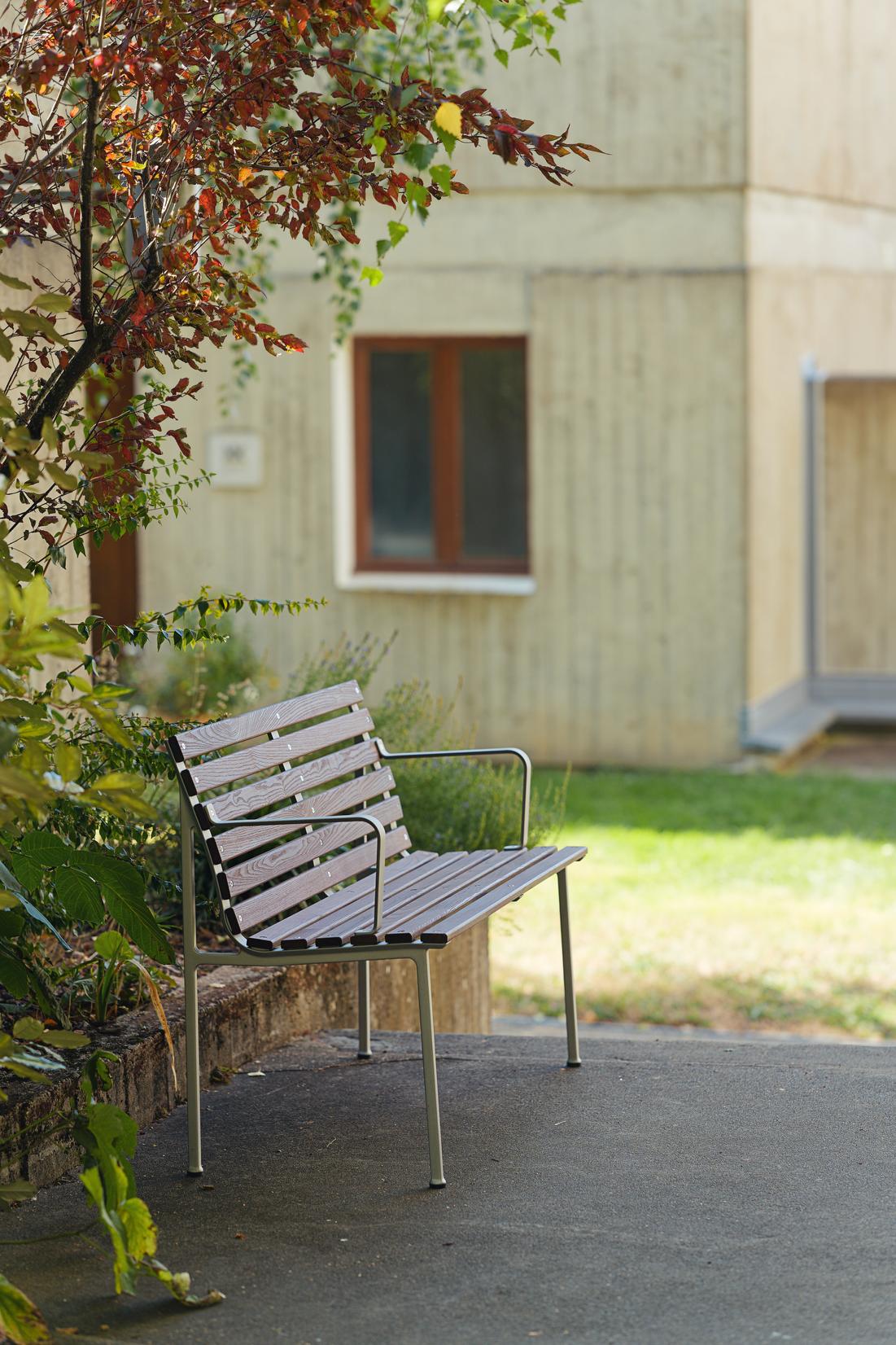 Traverse Dining Bench with Arm – HAY – view 5
