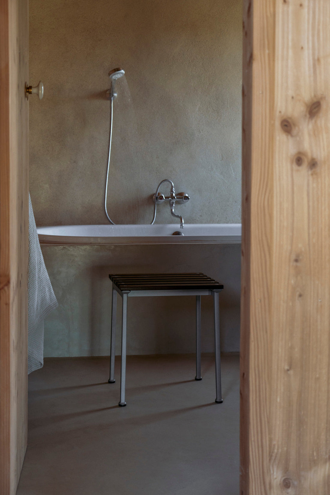Traverse Stool