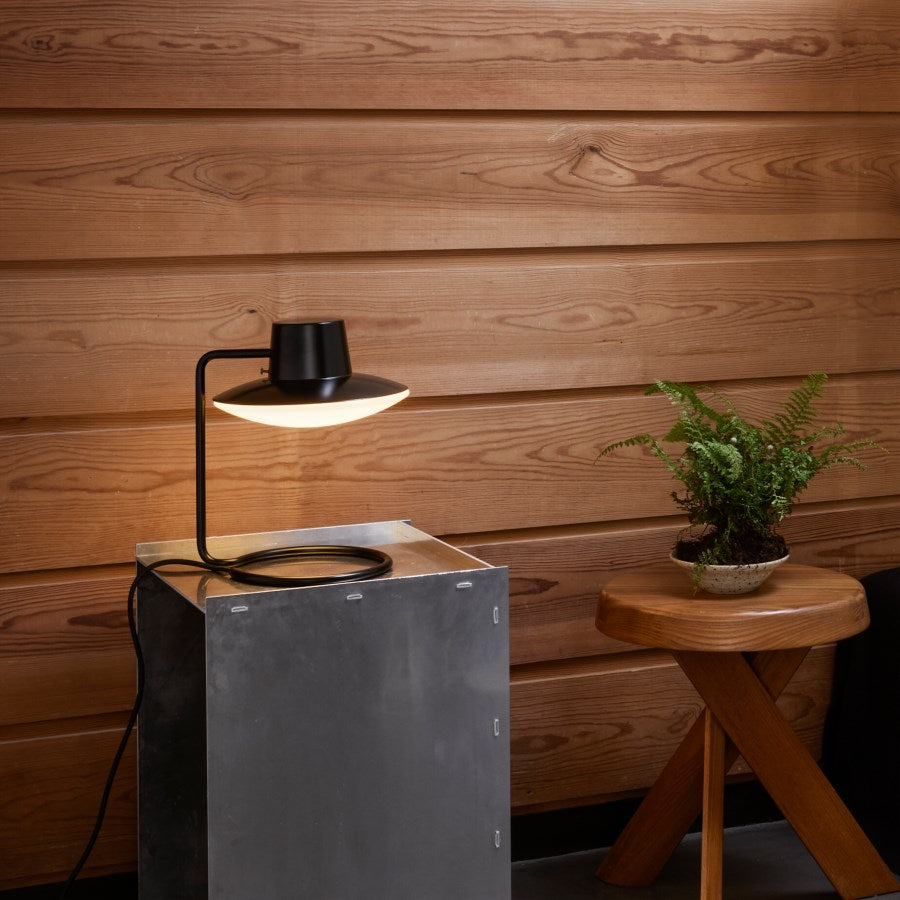 AJ Oxford Table Lamp – Louis Poulsen – view 4