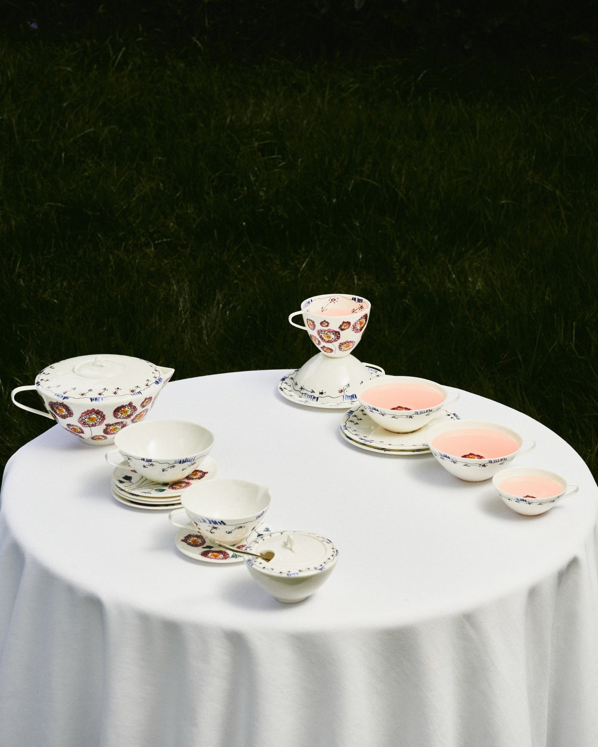 Cappuccino Cup with Saucer 2 - Set Giftbox - Anemone Milk Midnight Flowers - Geschirr - Serax x Marni – view 7