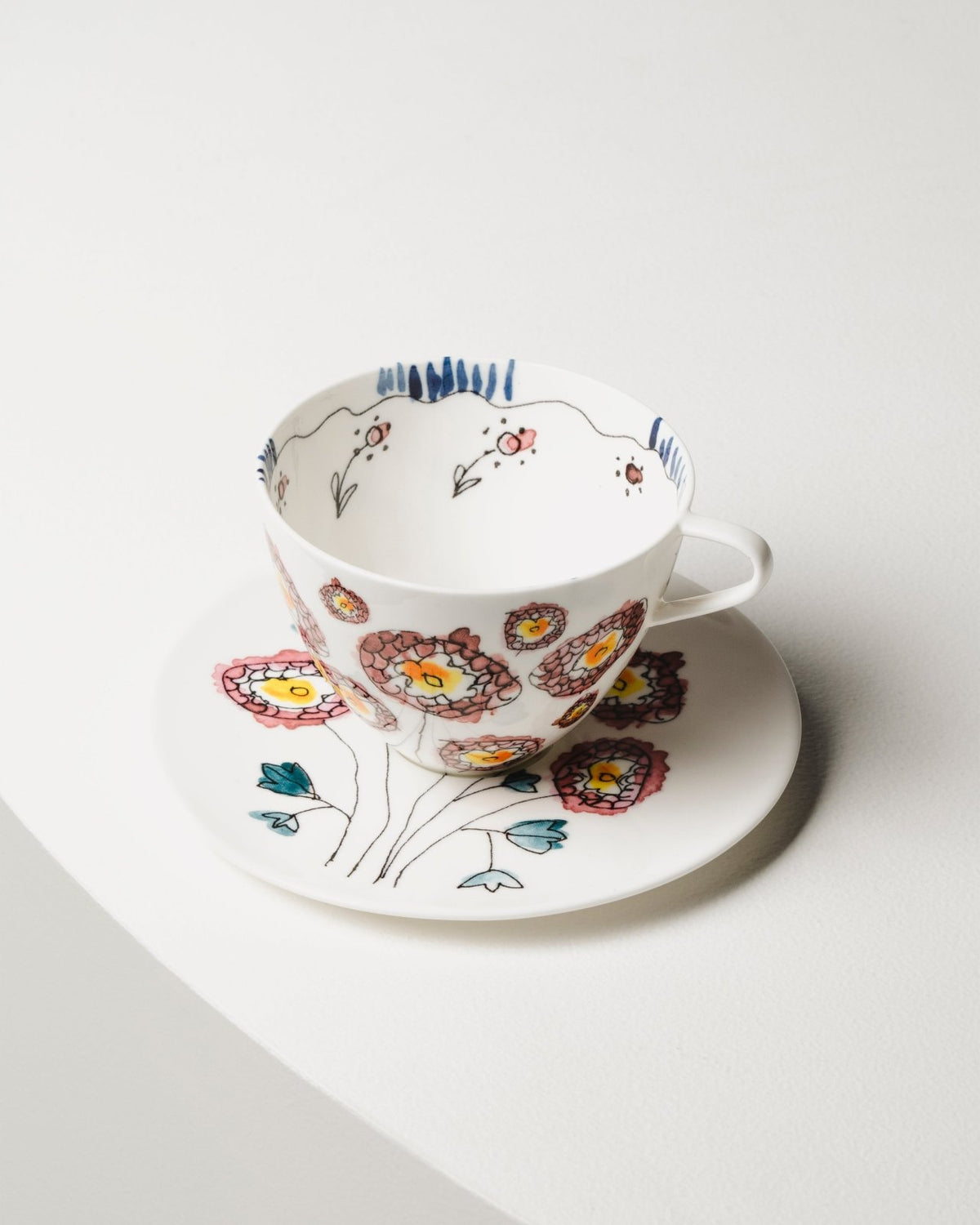 Cappuccino Cup with Saucer 2 - Set Giftbox - Anemone Milk Midnight Flowers - Geschirr - Serax x Marni – view 3