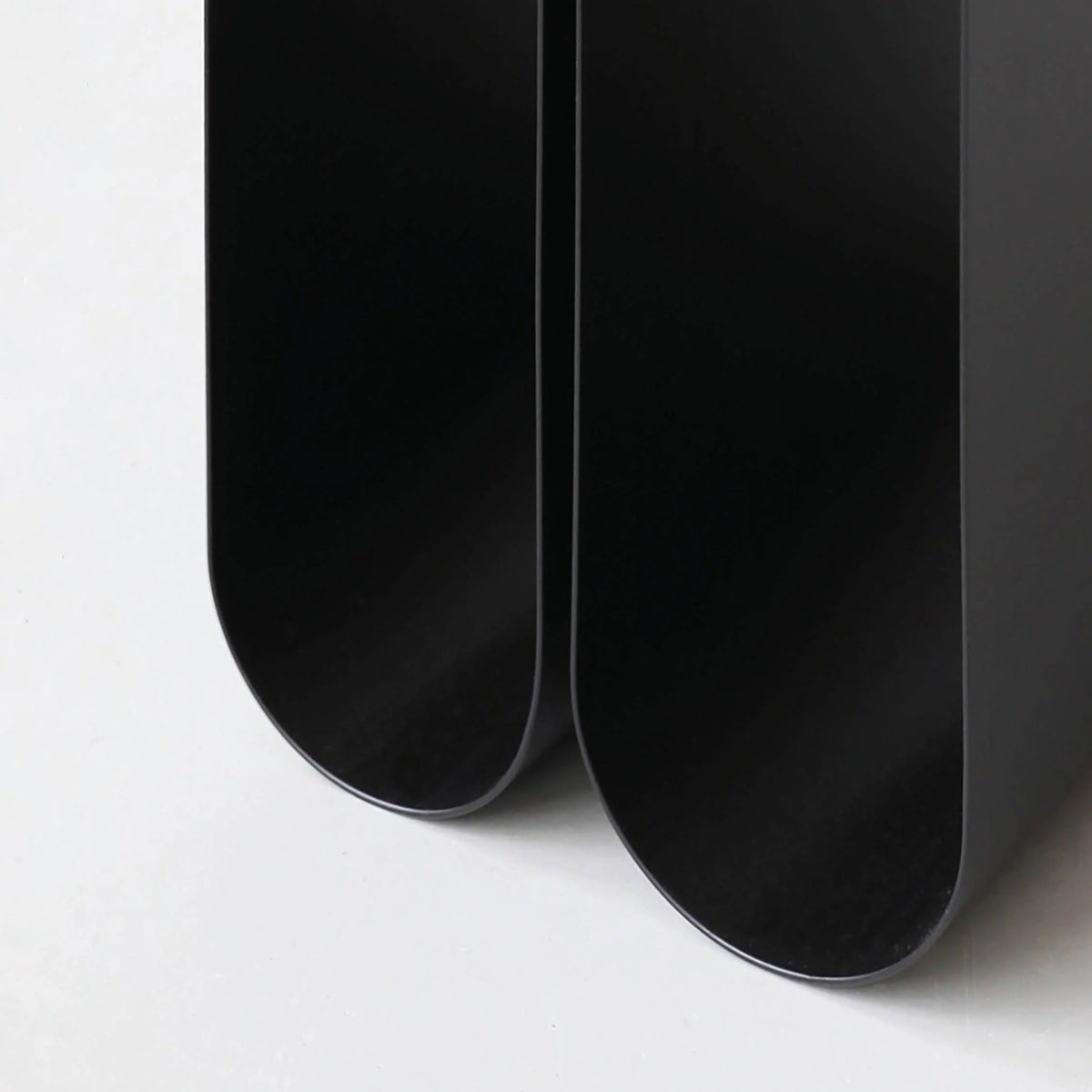 Curved Side Table - Beistelltisch - Kristina Dam Studio – view 4