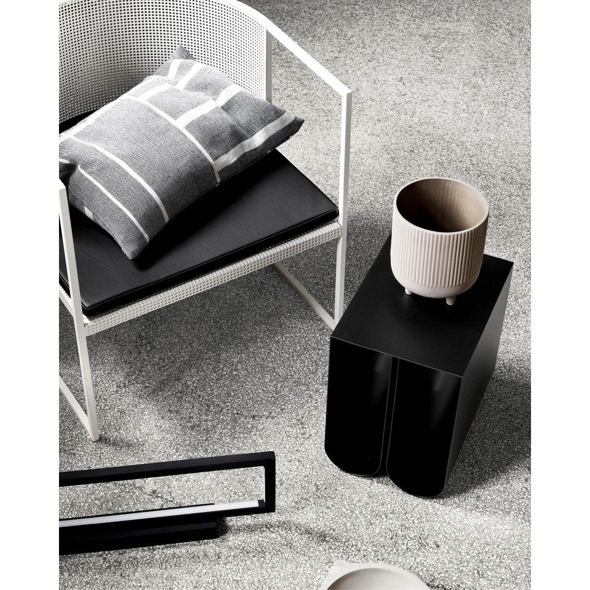 Curved Side Table - Beistelltisch - Kristina Dam Studio – view 7