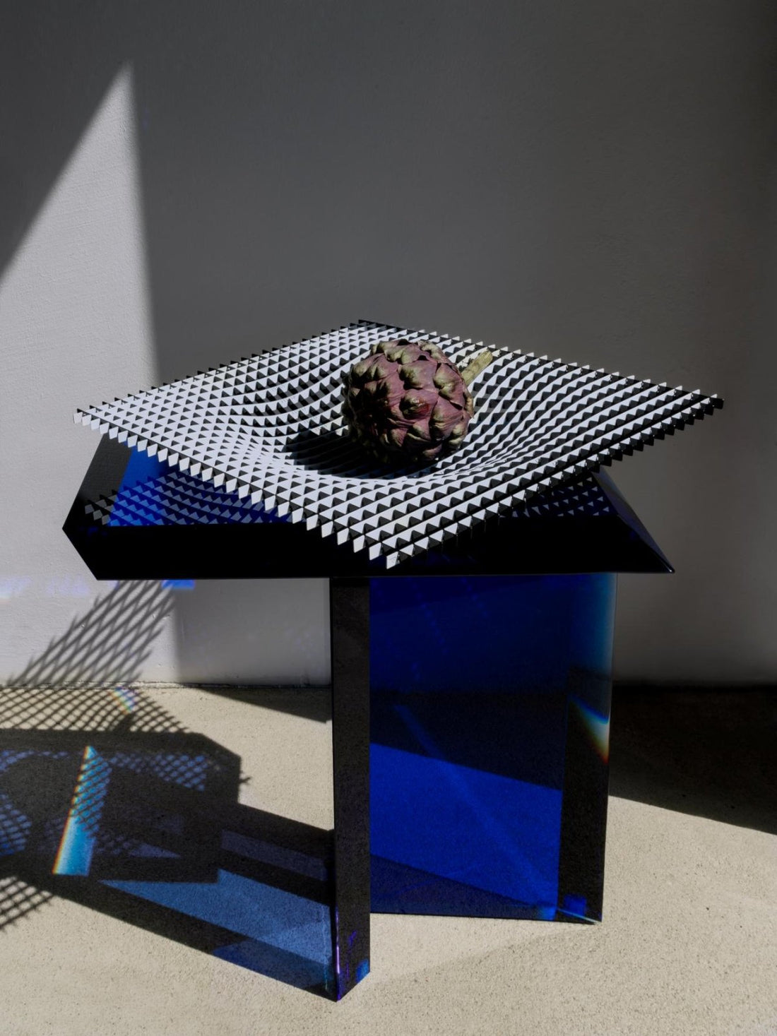 Gravity - Centrepiece - Black / White - Tray - Fundamental Berlin