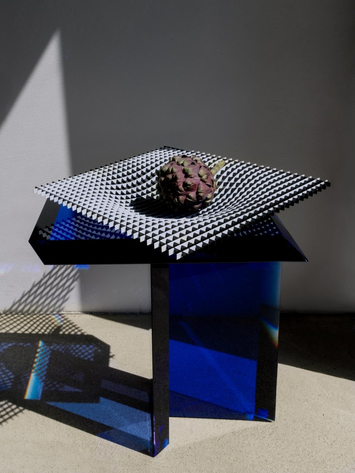 Gravity - Centrepiece - Black / White - Tray - Fundamental Berlin – view 3