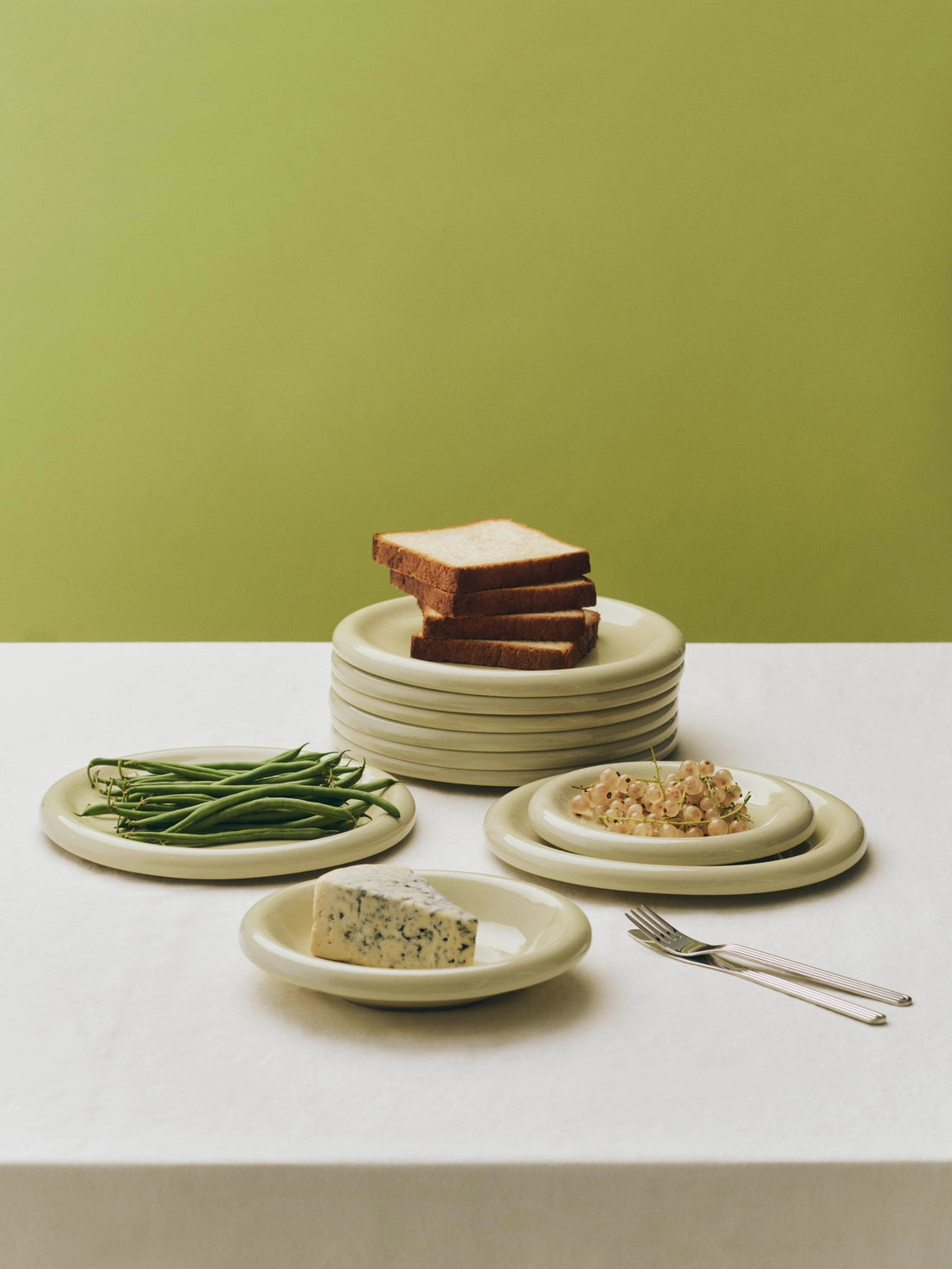 Barro Plate Set of 2 - Lifestyle - HAY