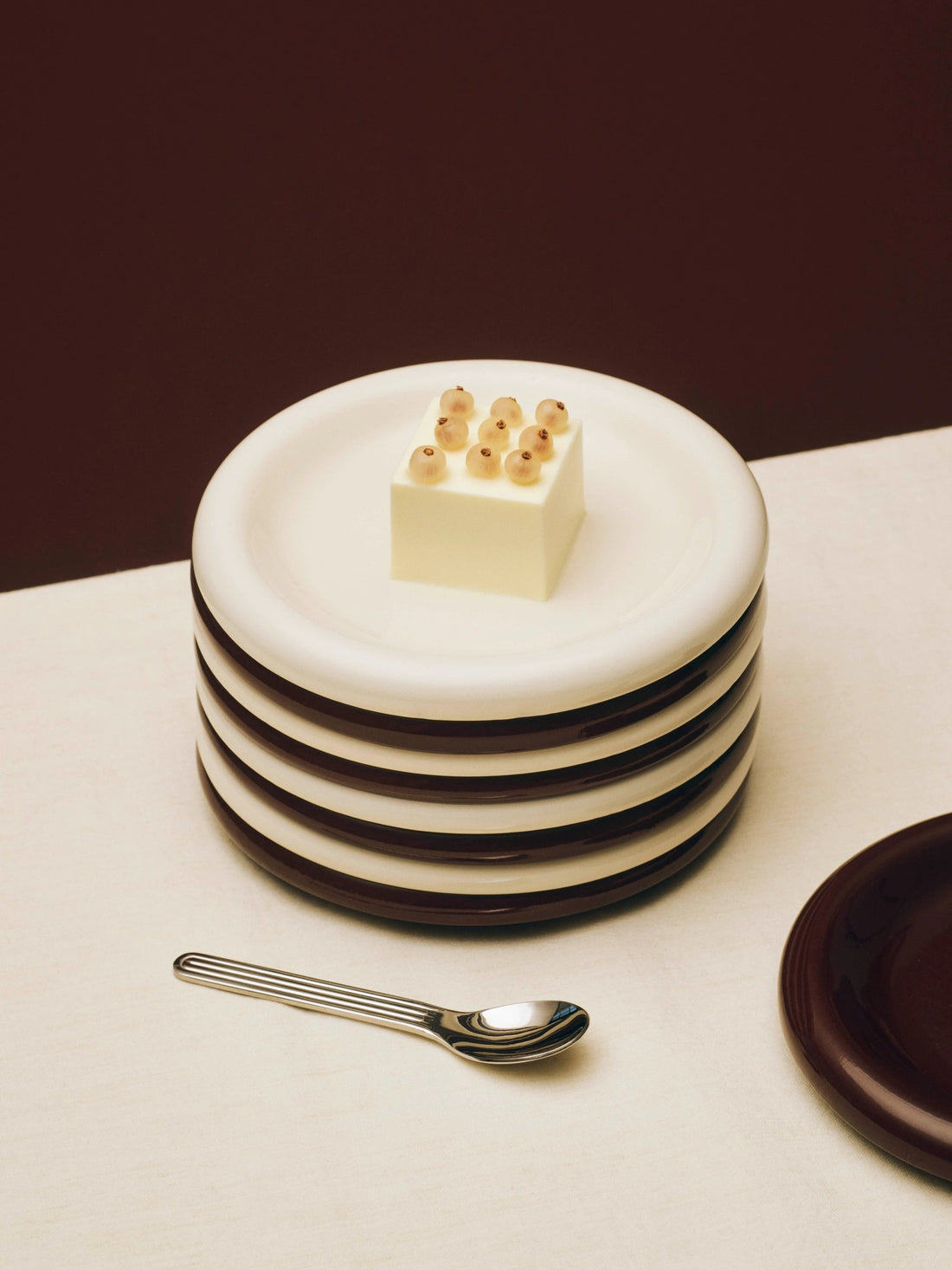 Barro Plate Set of 2 - Lifestyle - HAY