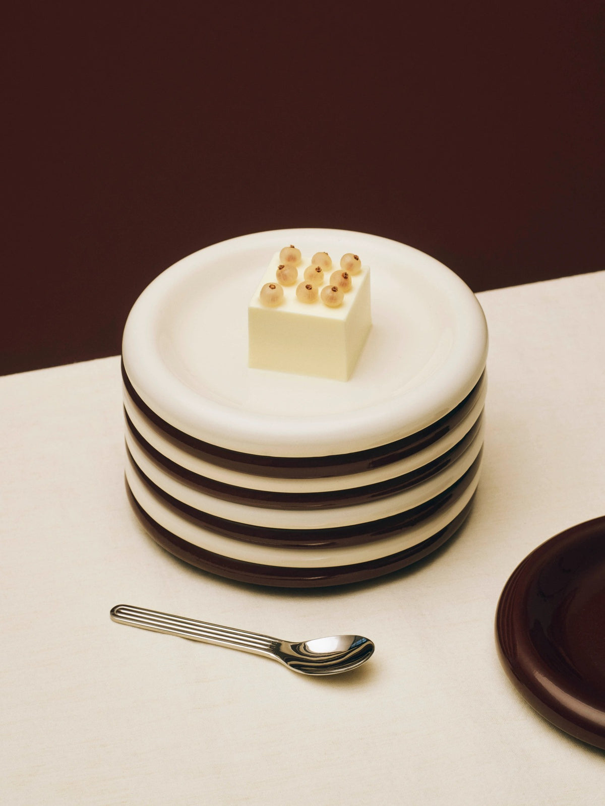 Barro Plate Set of 2 - Lifestyle - HAY