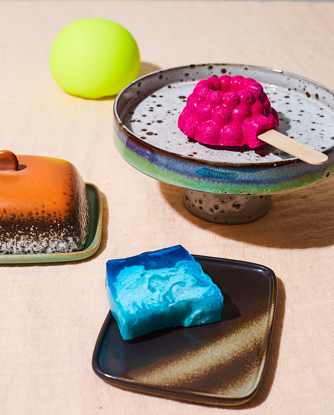 70s Ceramics – Bowl on Base, Comet