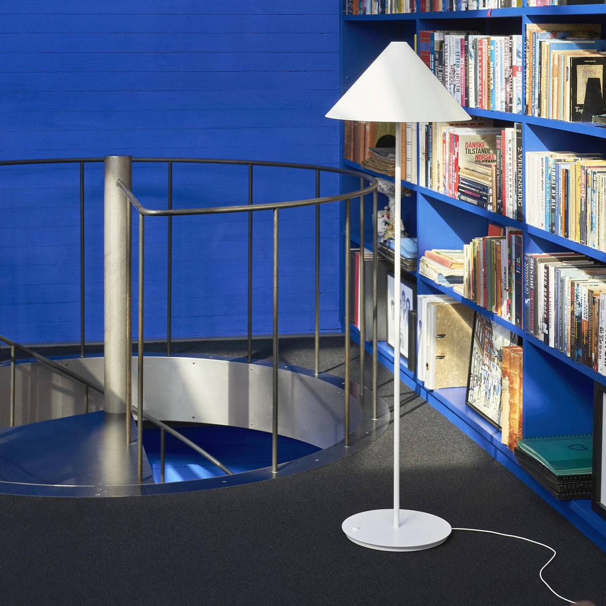Keglen Floor Lamp – Louis Poulsen – view 5