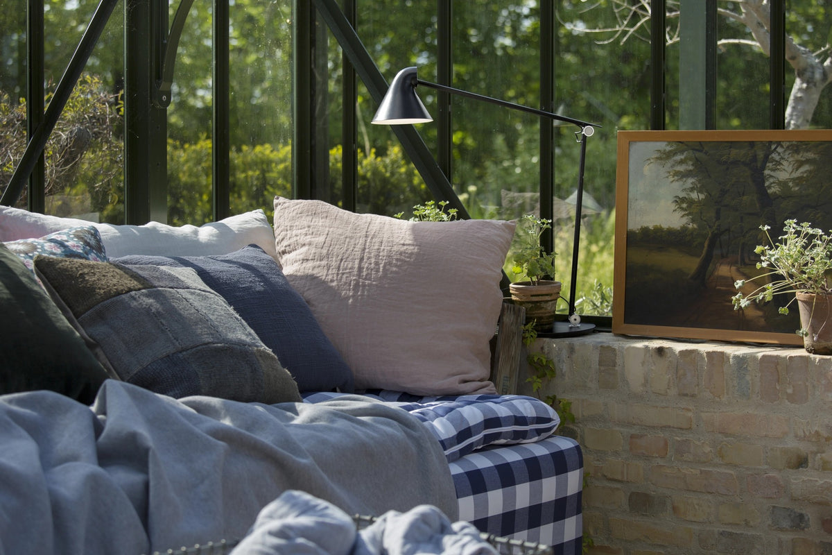 NJP Table Lamp – Louis Poulsen – view 13
