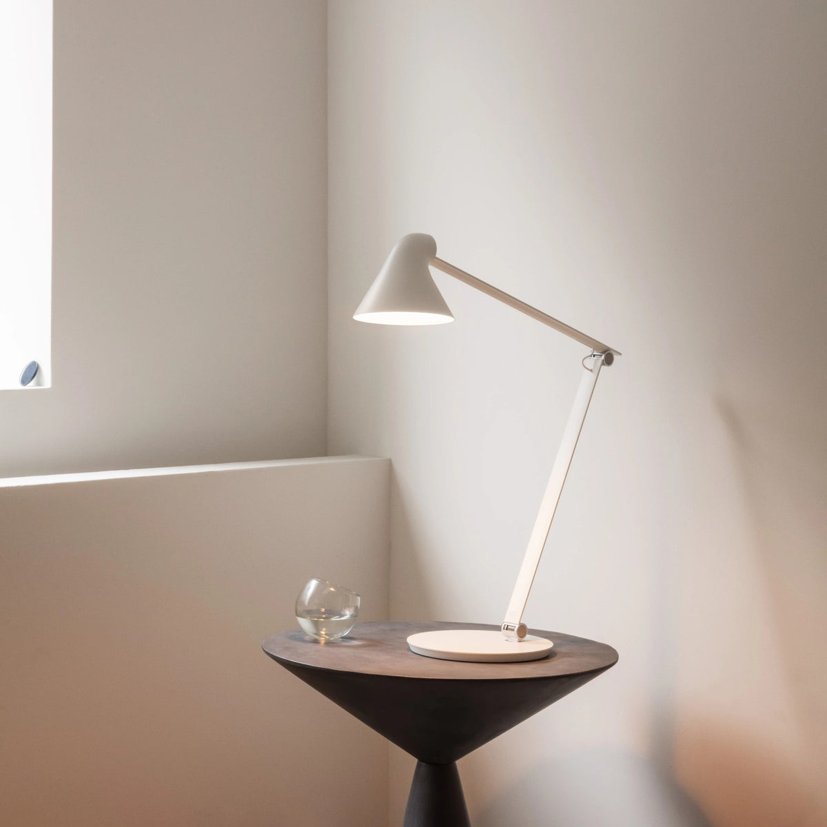 NJP Table Lamp – Louis Poulsen – view 11