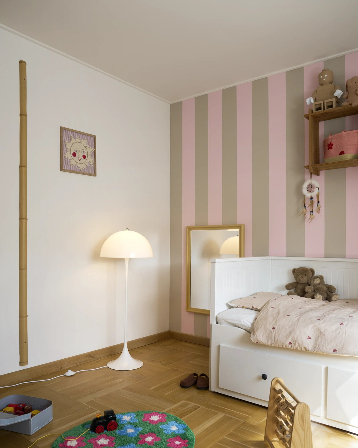 Panthella Floor Lamp – Louis Poulsen – view 7