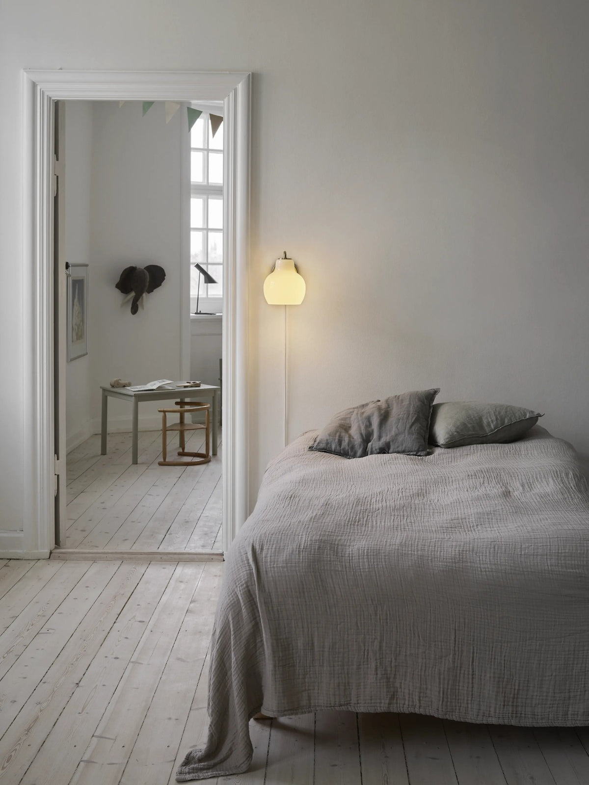 VL Ring Crown 1 Wall Lamp – Louis Poulsen – view 7