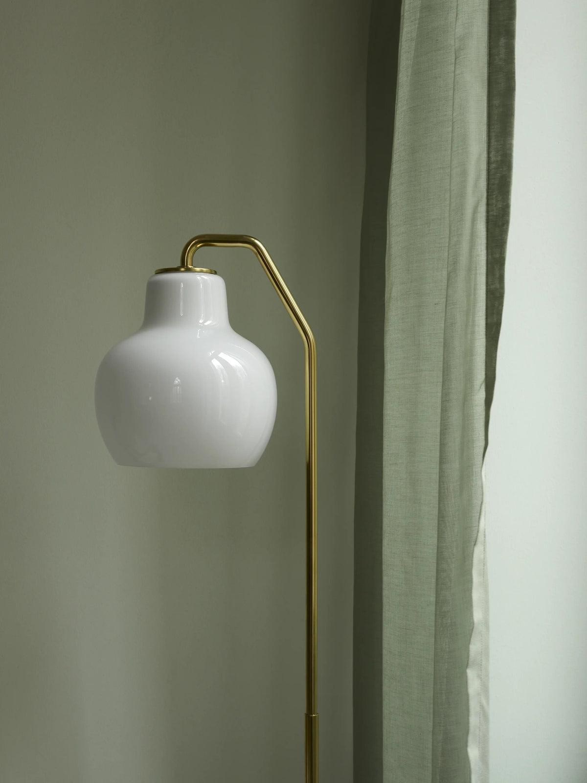 VL Ring Crown Floor Lamp – Louis Poulsen – view 4