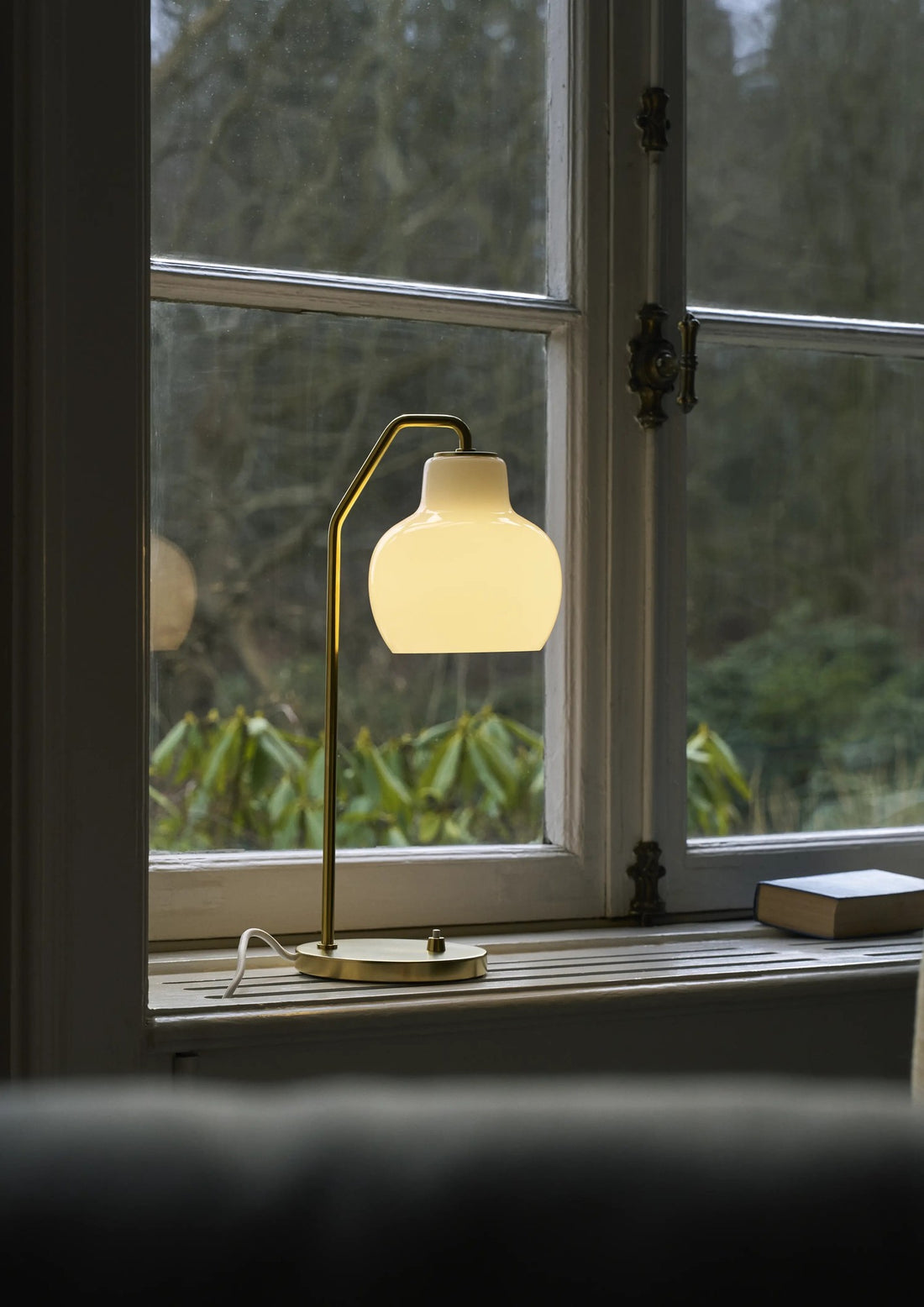 VL Ring Crown Table Lamp
